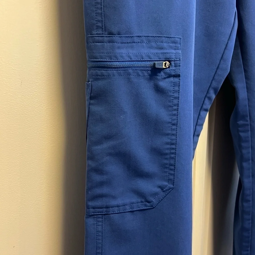 Men’s Figs Cairo Cargo Scrub Pants Size Men’s Medium Color Royal Blue